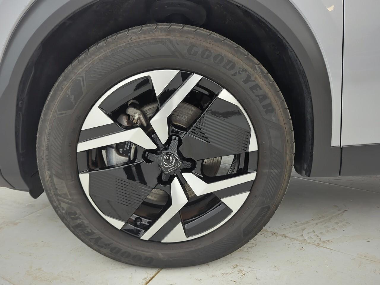 Peugeot 2008 hybrid 145 ch e-dcs6 allure — photo 30