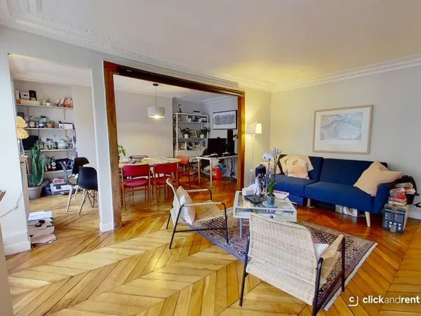 location appartement Paris 9 T4 (double sejour + 2 chambres) meublé 4eme avec ascenseur, rue calme
