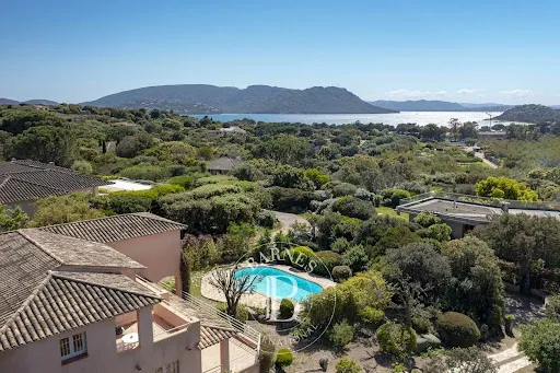 Villa 7 pièces 214 m²