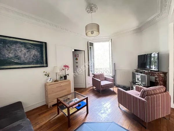 PUTEAUX: Entre centre-ville et metro Appartement de 3 pièces avec cave