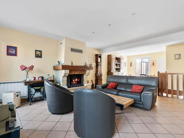 Vends maison - 181.1 m² - 8 pièces, 5 chambres - Saint Germain En Laye 78100
