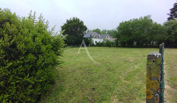 Terrain 961 m²