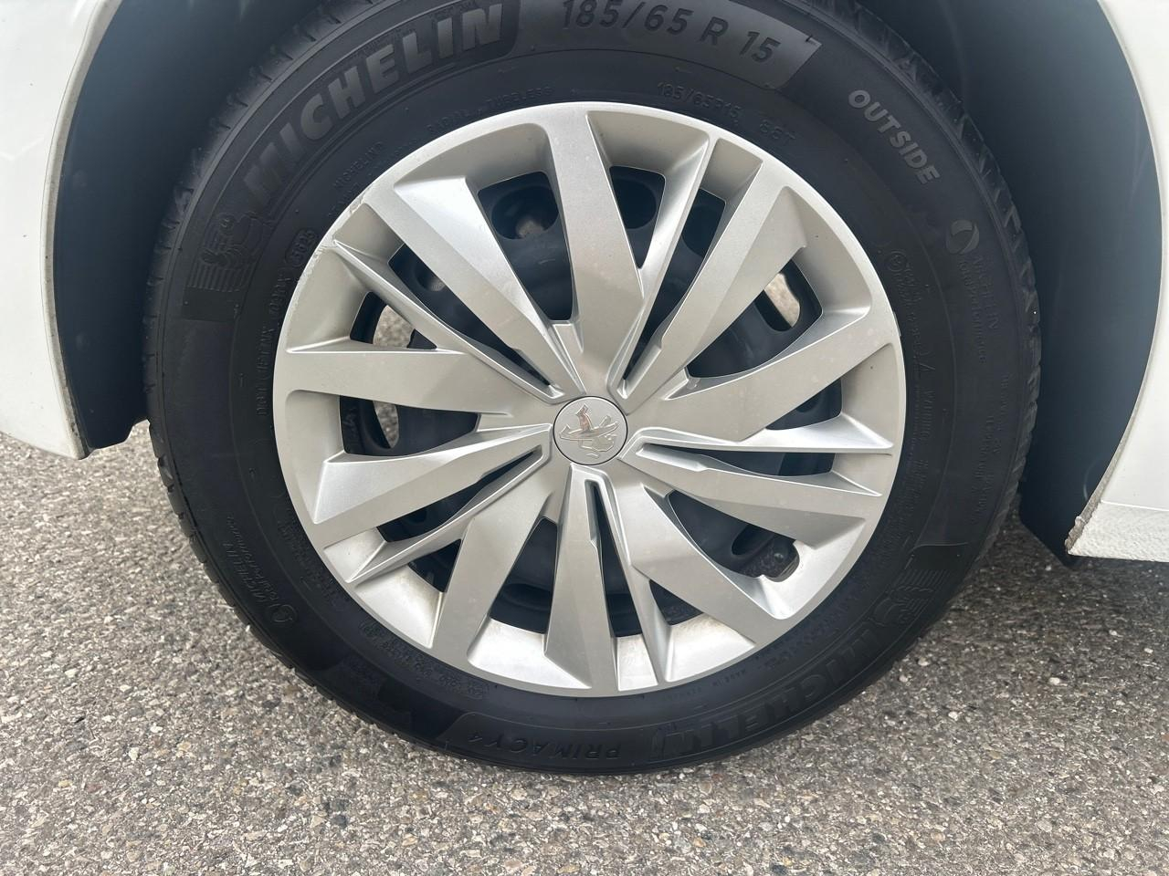 Peugeot 208 1.5 bluehdi 100 premium — photo 11