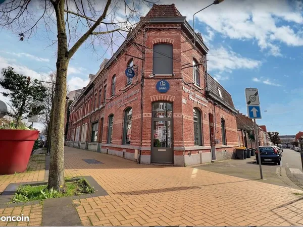 Local commercial, emplacement de premier choix rue de la Gare