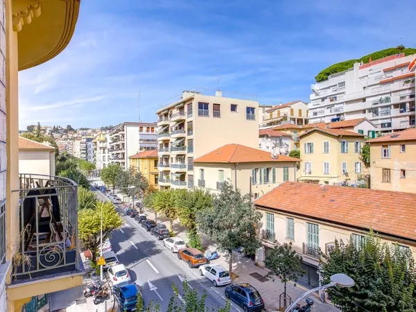 STUDIO LUMINEUX DE 30 M² - NICE NORD