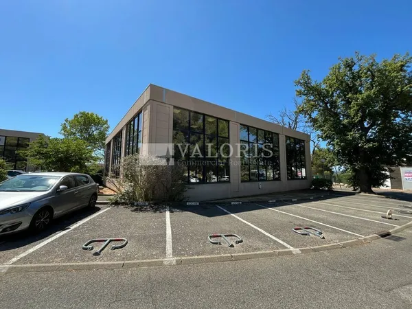 Local professionnel 288 m²