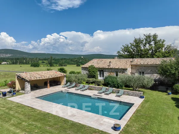 BANON- Propriété au coeur de la Provence - Vue dégagée et environnement préservé