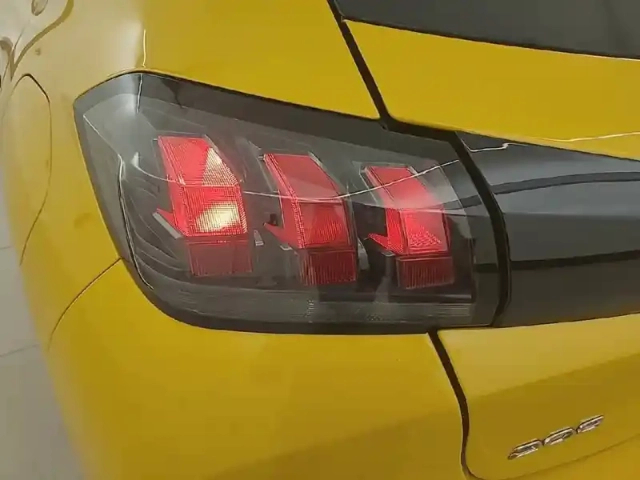 Peugeot 208 puretech 75 s&amp;s bvm5 — photo 17