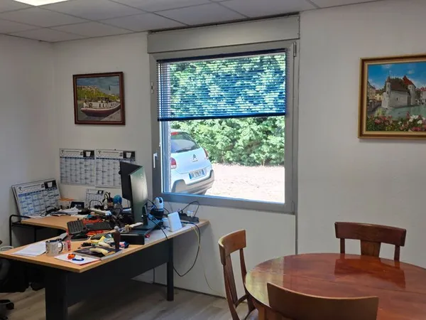 Bureau meublé