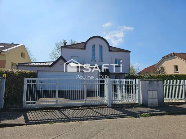 Maison individuelle 375m2 avec garage et terrain arboré