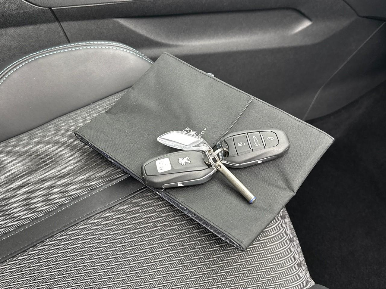 Peugeot 3008 hybrid 225 e-eat8 allure pack — photo 36