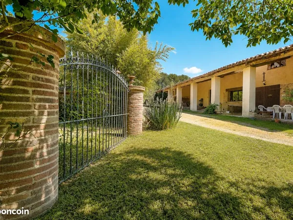 Propriété 8 pièces 278 m²