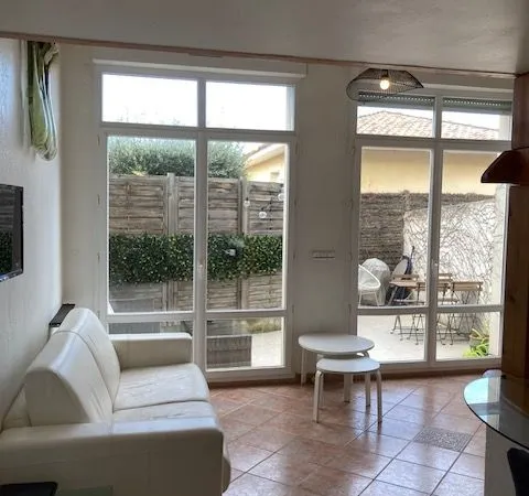 T ½ meublé de 36 m2 et terrasse de 15 m2 , 890 cc (860+30) ,libre 30 octobre 2026