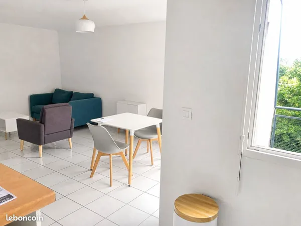 Appartement T3 de 53 m² avec balcon, parking et piscine - Cholet