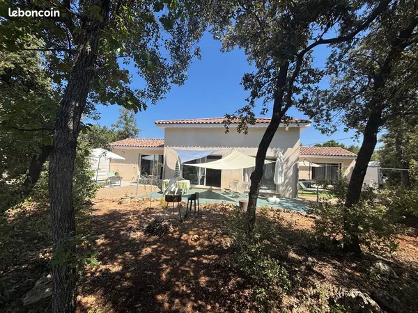 Maison contemporaine clé en main en Provence avec deux chambres d'hôtes indépendantes