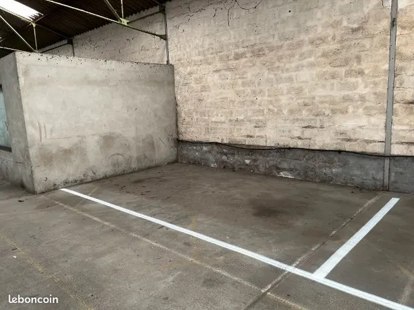 LOCATION PLACE DE PARKING pour VOITURE dans HANGAR fermé à LIBOURNE Centre
