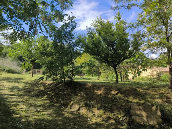 Nord Uzès Beau terrain à bâtir de 1238m2