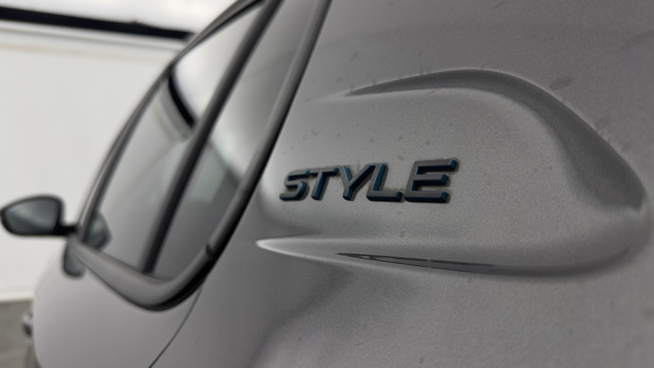 Peugeot 208 PureTech 100 S&amp;S EAT8 — photo 38