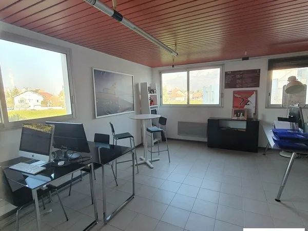 Bureaux 95 m² EYBENS