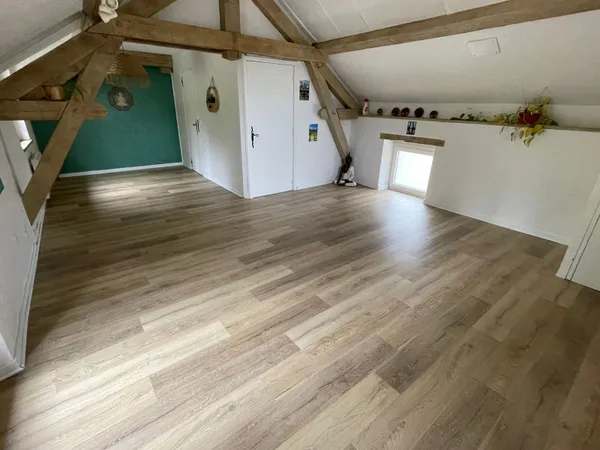 Bureau 60 m²