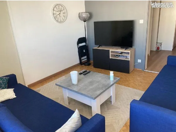 Très belle chambre meublé avec piscine à 100 m de l'université