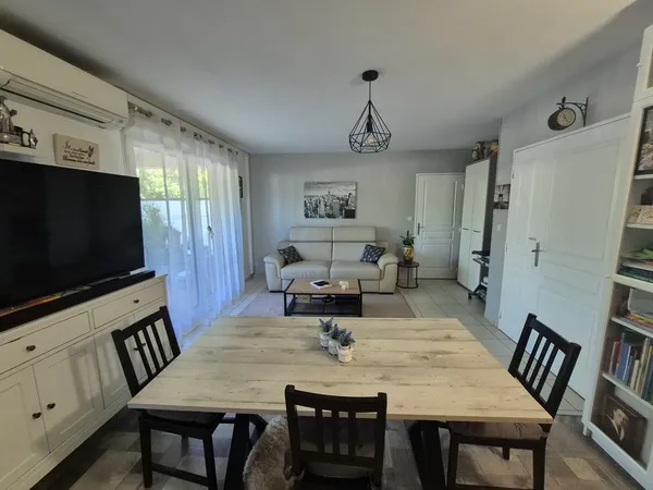 Très beau T2 de 45 m2 avec terrasse de 16 m2 à la Ciotat .