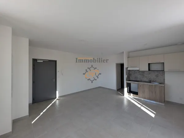 Location, Appartement type 3 en Rez-de-chaussée avec garage,