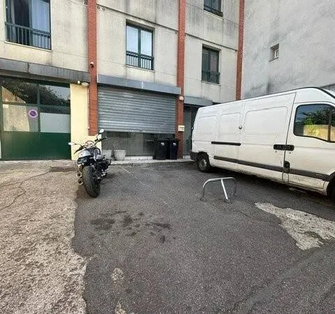 Entrepôt 1 pièce 81 m²