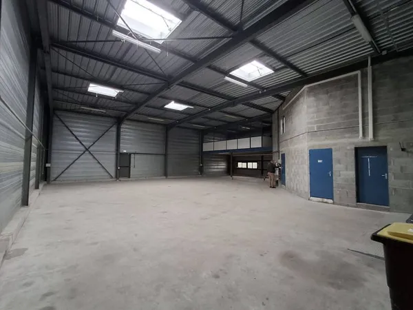 Local d'activité 666 m²