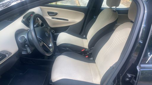 Lancia Ypsilon 1.2 69 - Gold – 2014 – 57800 km – Essence – Boîte Manuelle — photo 17