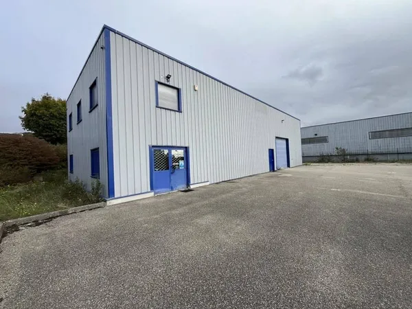 Local d'activité 305 m²