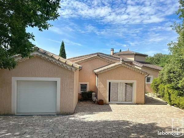 Villa 5 pièces 204 m²