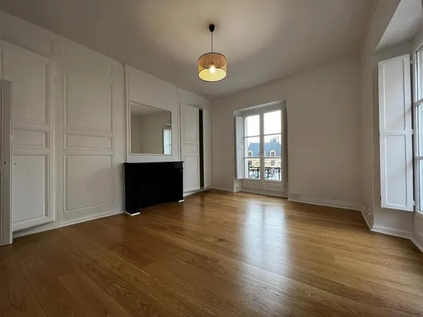 FONTAINEBLEAU - Rue du Château