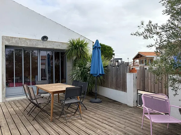 La Terrière, centre bourg, maison de plain pied avec garage