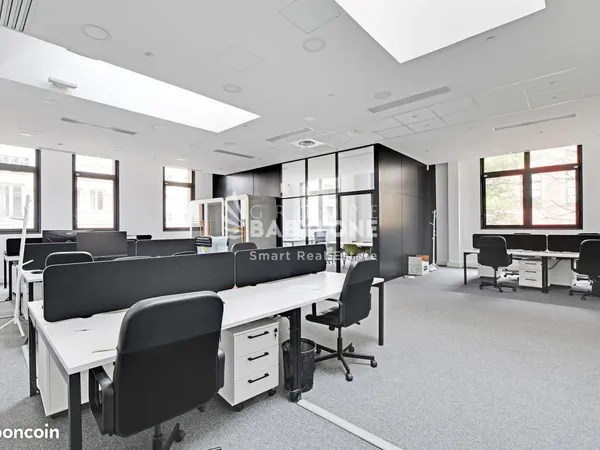 Bureau 733 m²