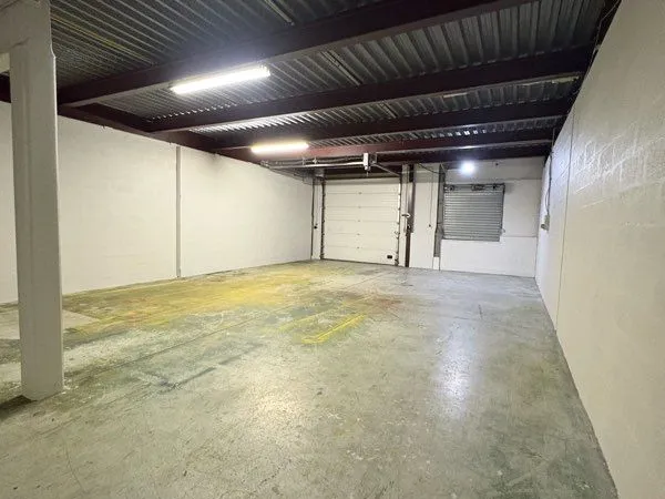 LOCAL D'ACTIVITÉS PREMIUM 150 m² - ULTRA SÉCURISÉ - 4 PARKINGS - ÉVRY-COURCOURONNES
