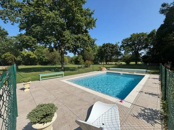 FROSSAY - Longère de 150m2 avec piscine