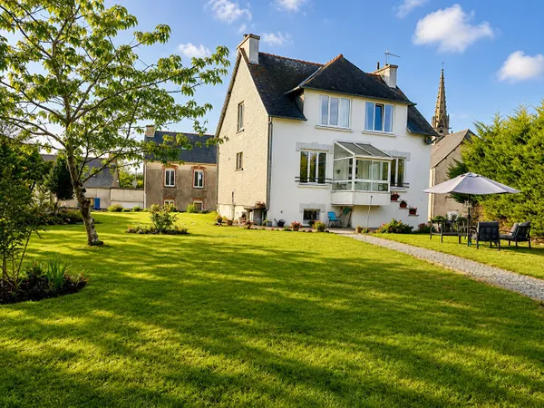 COTES D'ARMOR - Une maison de 3 chambres avec jardin dans le village de Trébrivan