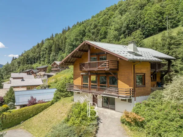 Morzine - Chalet de 212 m² totale - 170m² habitable - Design unique sur un grand terrain