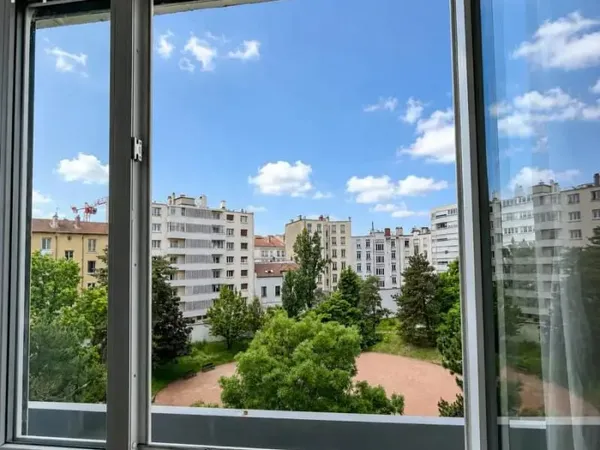 Baisse de prix - lyon 7e t4 de 77 m² - vue dégagée - parc sergent blandan