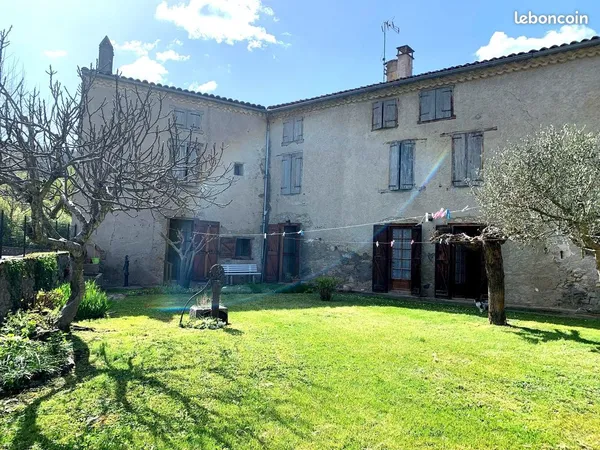 Grande maison de caractère- Ancienne gendarmerie - Potentiel XXL