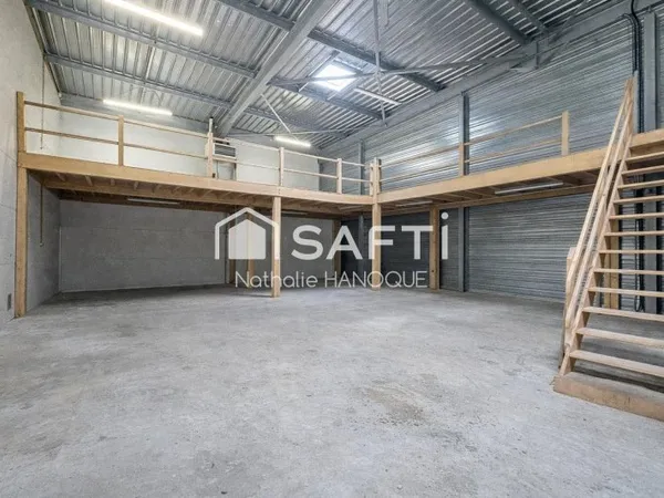 Box 212 m2 dont 39m² de bureau - Zone d'activités ANET