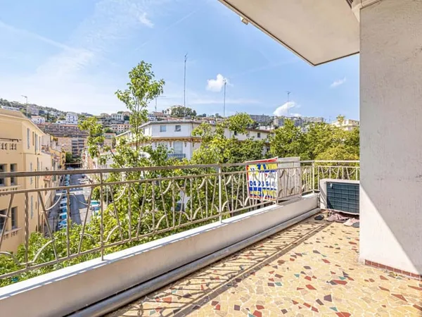 Nice Cessole - 3 pièces traversant avec terrasse, vendu occupé