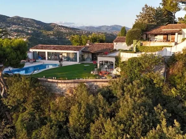 Maison 8 pièces 300 m²