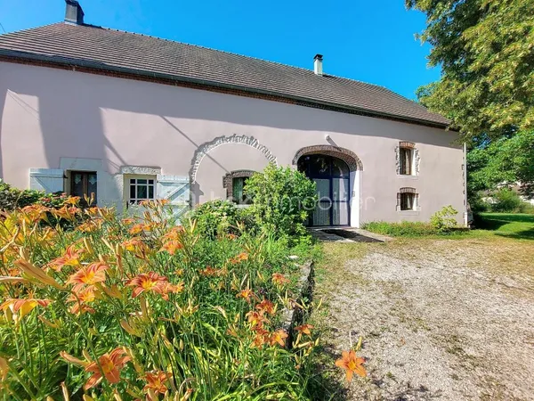 Maison 10 pièces 326 m²