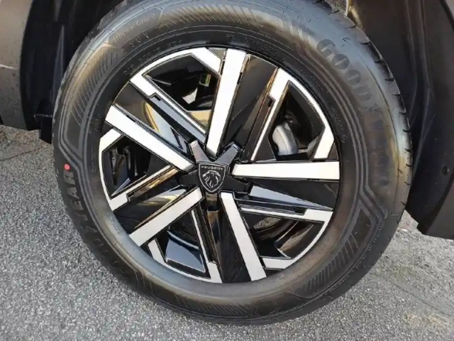 Peugeot 2008 hybrid 110 e-dcs6 — photo 33