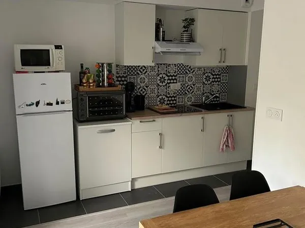 Studio moderne et lumineux avec grand balcon Proche Gare