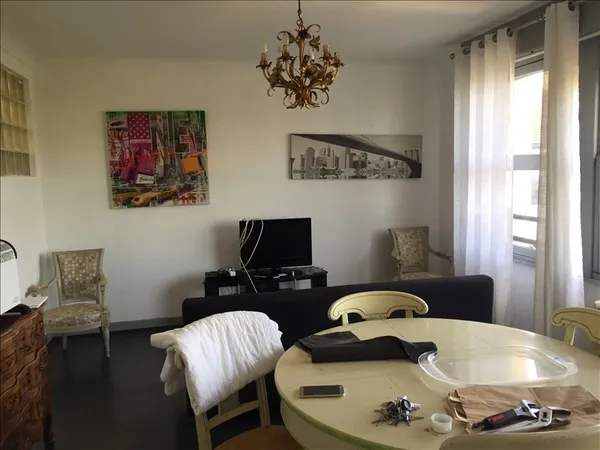 Appartement 3 pièces - 55m2 - Place Turenne