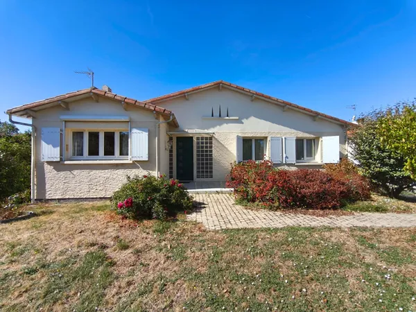 Maison d'exception à vendre à Bressuire - 7 pièces, 194 m² sur 1650 m² de terrain