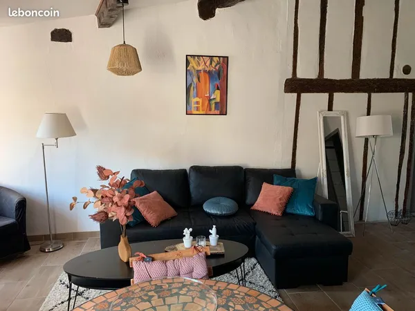 Loue à Carcassonne T2 bis meublé de charme tout confort avec climatisation, interphone, digicode et 